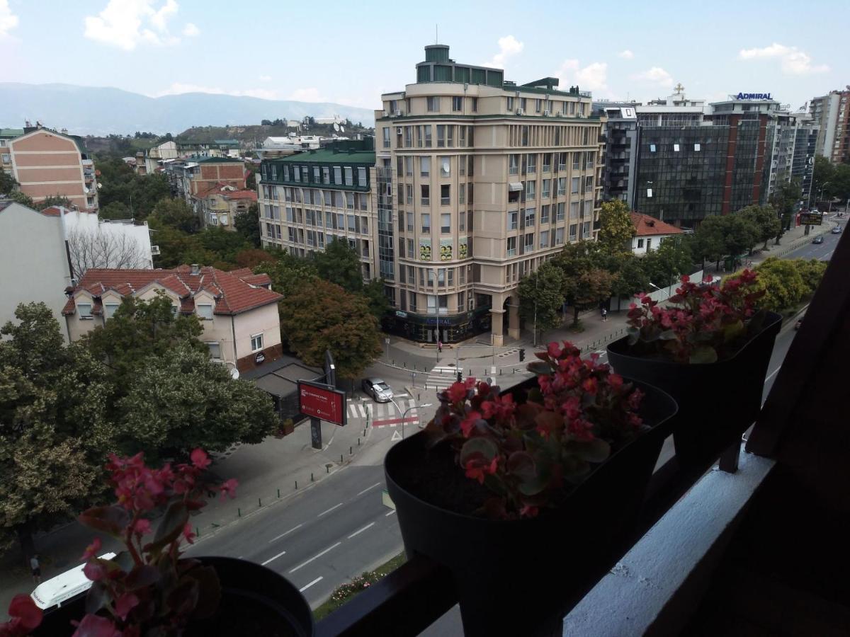 Skopje City Center Red Apartment Exterior photo