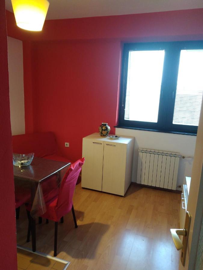 Skopje City Center Red Apartment Exterior photo